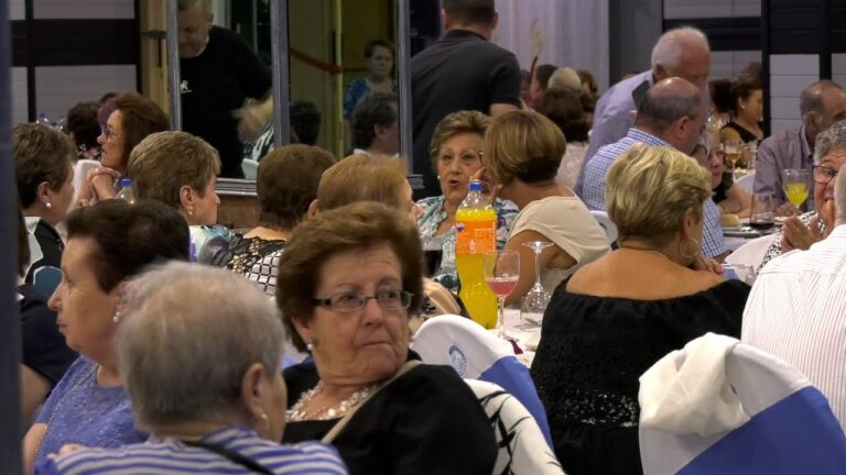 Ambiente en las plazas de Villanueva del Arzobispo: Una mirada cercana